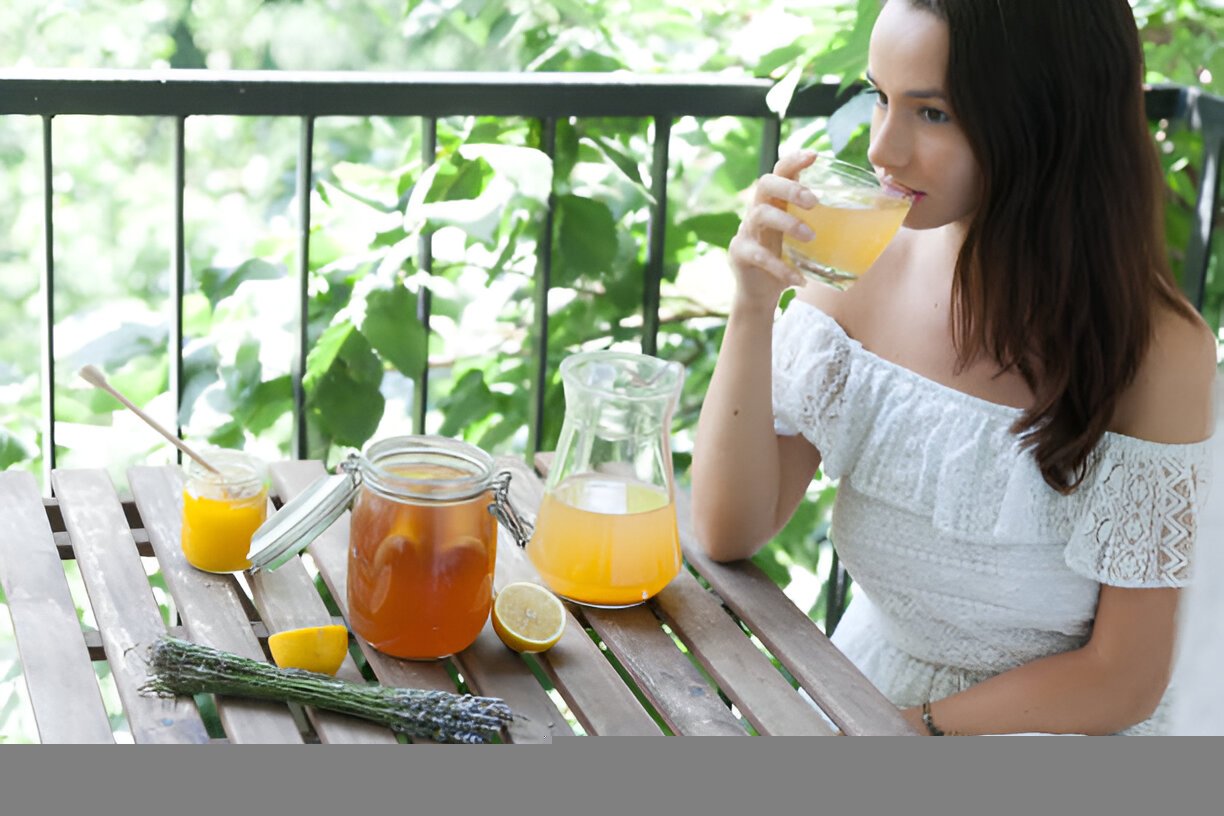 Unlocking the Wellness Potential of Kombucha for Females