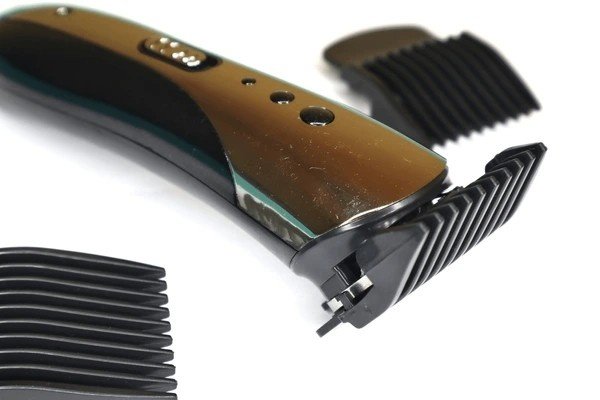 A Comprehensive Buying Guide for the Best Cordless Hair Clippers for Home Use