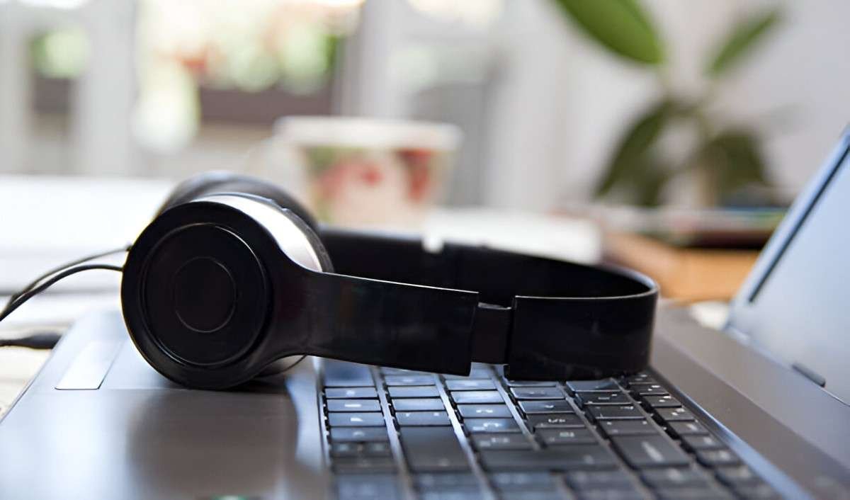 Best Noise-Canceling Headphones for Office Work A Comprehensive Buying Guide