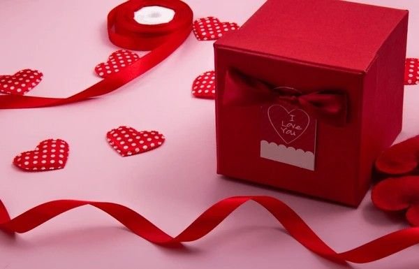 Romantic Anniversary Gift Ideas for Him