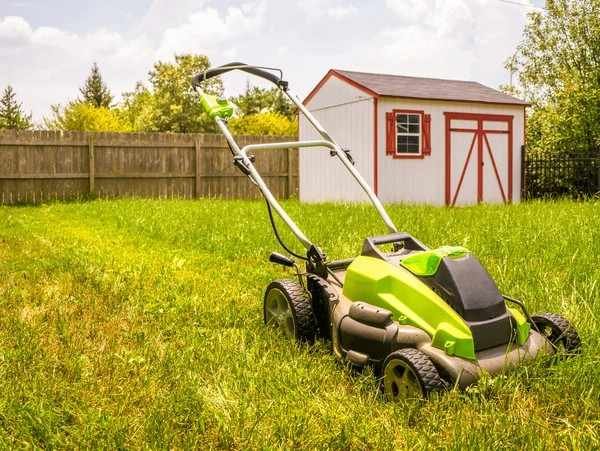 The Ultimate Buying Guide for the Best Cordless Electric Lawn Mowers