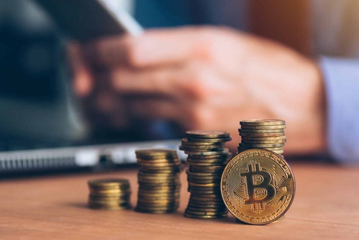 BITCOIN PRICE EXPERIENCES SWINGING VOLATILITY AMID MACROECONOMIC UNCERTAINTY